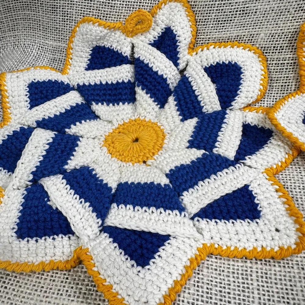 Vintage Handmade Crochet Potholders Set of‎ 2 Blue White Yellow Starburst 8.5